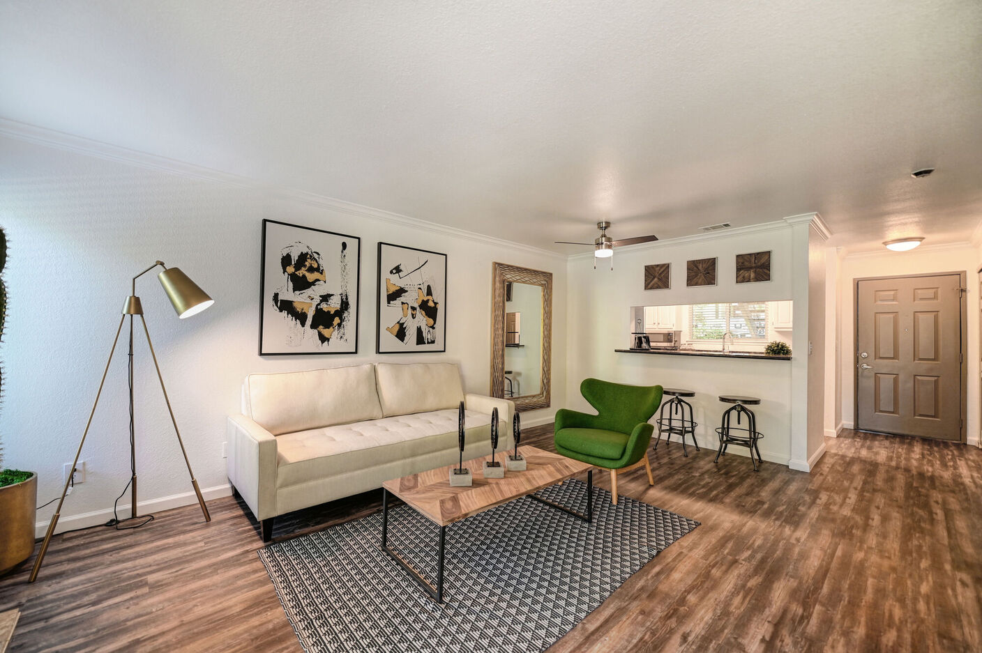 Harbor Oaks Luxury Apartments Image 12