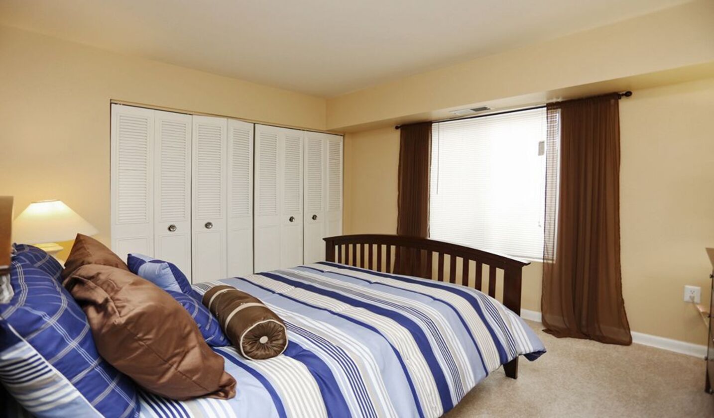 Fox Club Apartments Image 5