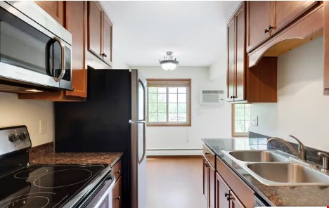 Harbor District Apartments Image 4