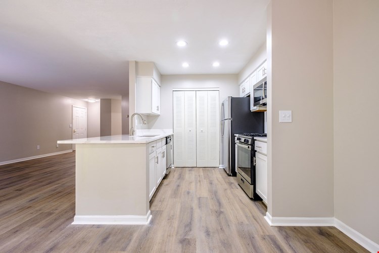 The Residence at Christopher Wren Apartments Image 7