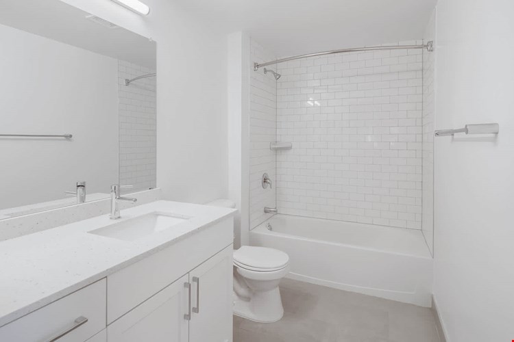 1800 Oak Image 75