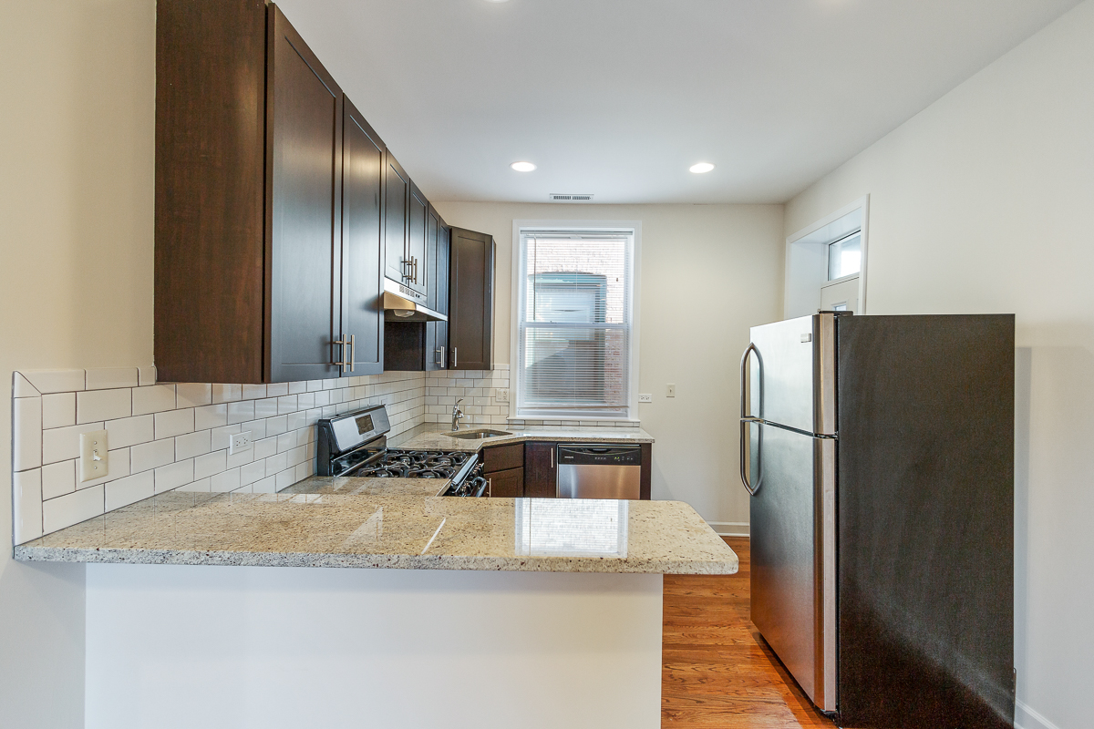 851-59 W. Cornelia Image 11