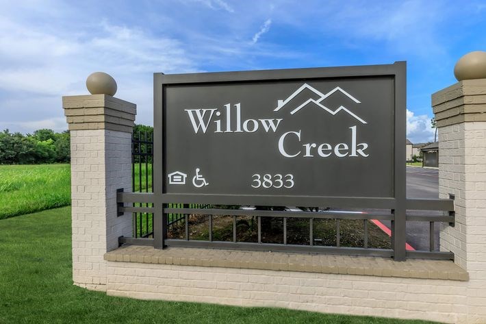 Willow Creek Manor Image 5