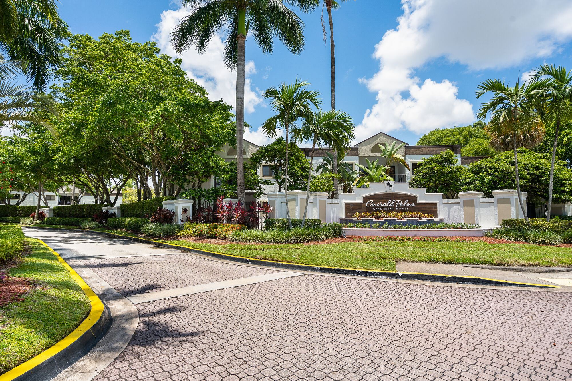 Emerald Palms Apartment Image 42