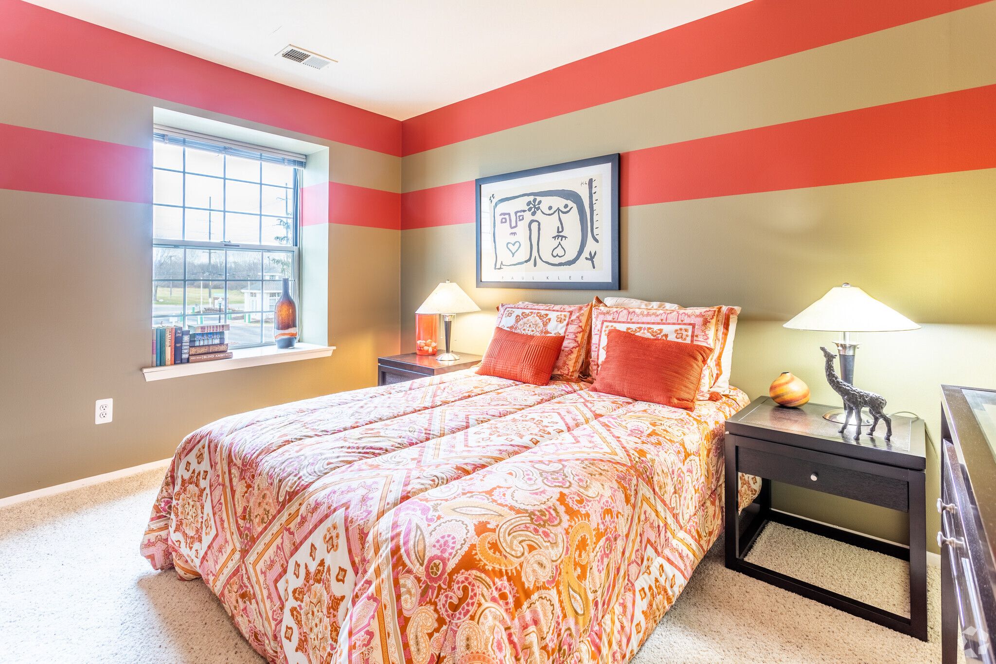 2 BR, 2 BA - 1050 SF