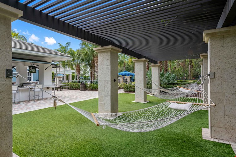 Axis Wellington Green Image 25