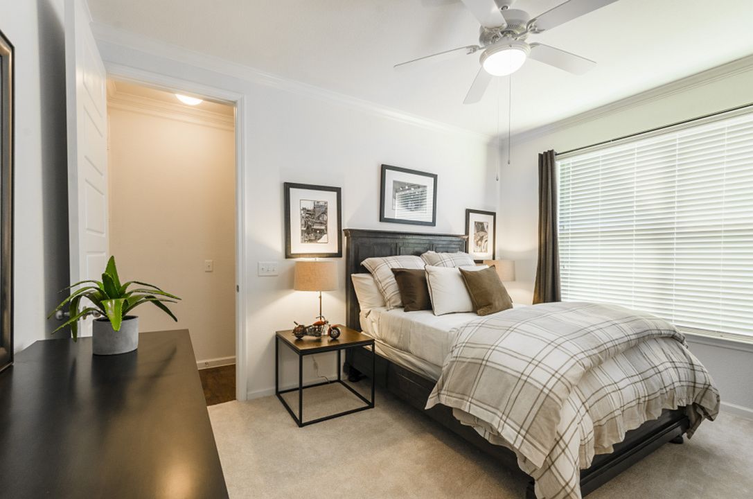 Berkshire Lakeway  Image 30