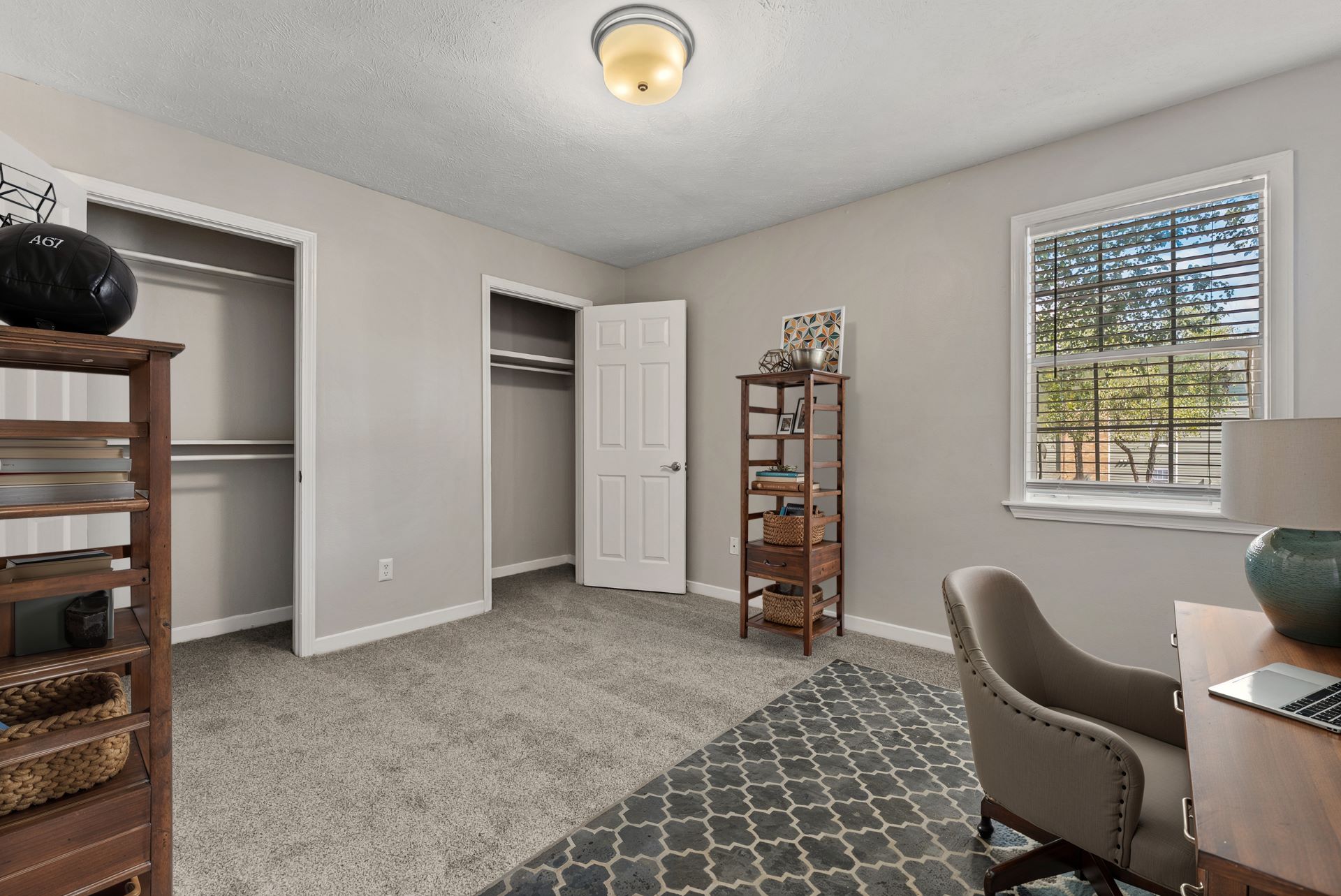 Linden (Renovated) - 2 Bed / 2 Bath - 1,100 Sq.Ft.