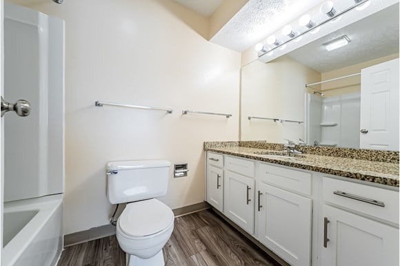 Hunt Club Apartments Image 22