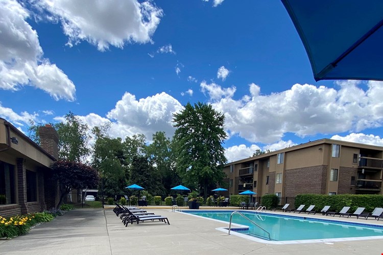 Lakeside Village Apartments Image 43