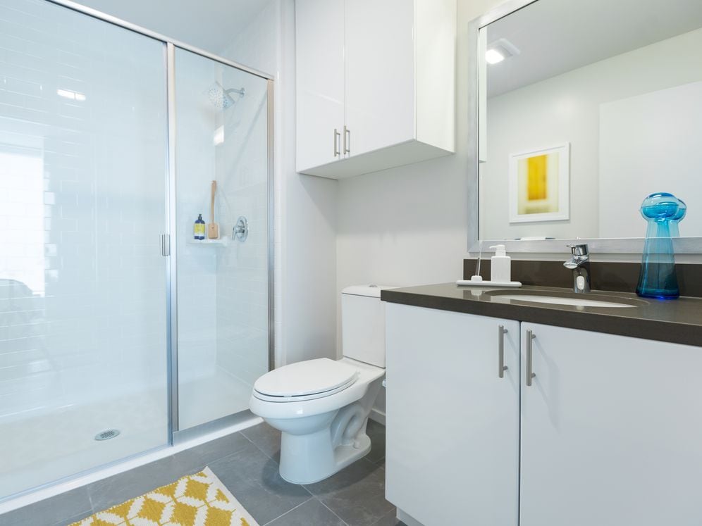 One Bedroom Bathroom