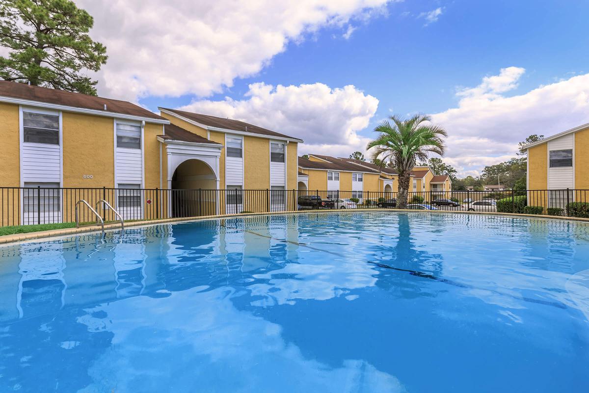 Cross Creek Apartments Image 2