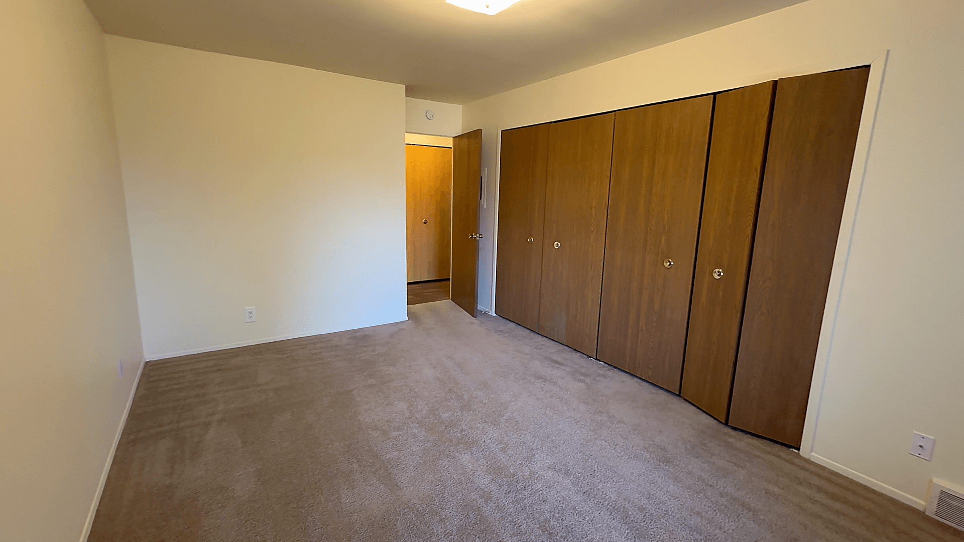 Lakeside Village Apartments Image 236