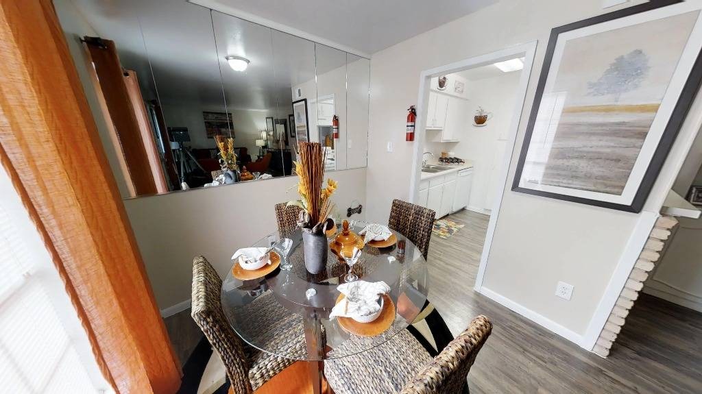 Palms at Chimney Rock Image 8