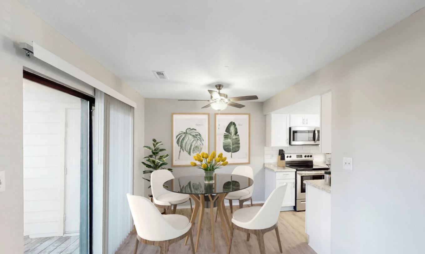 Lago Vista Apartments Image 3