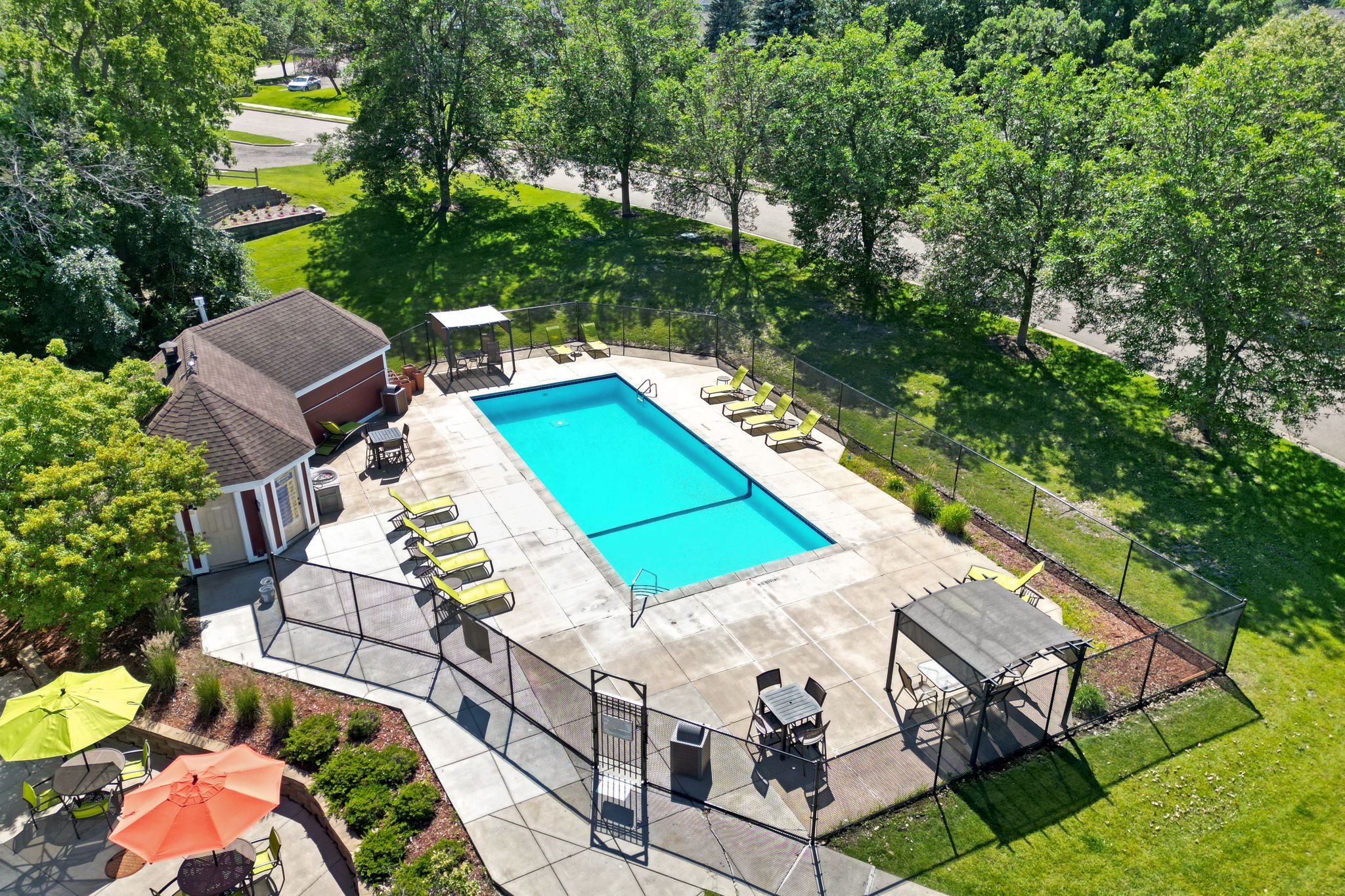 Bass Lake Hills Townhomes Image 4