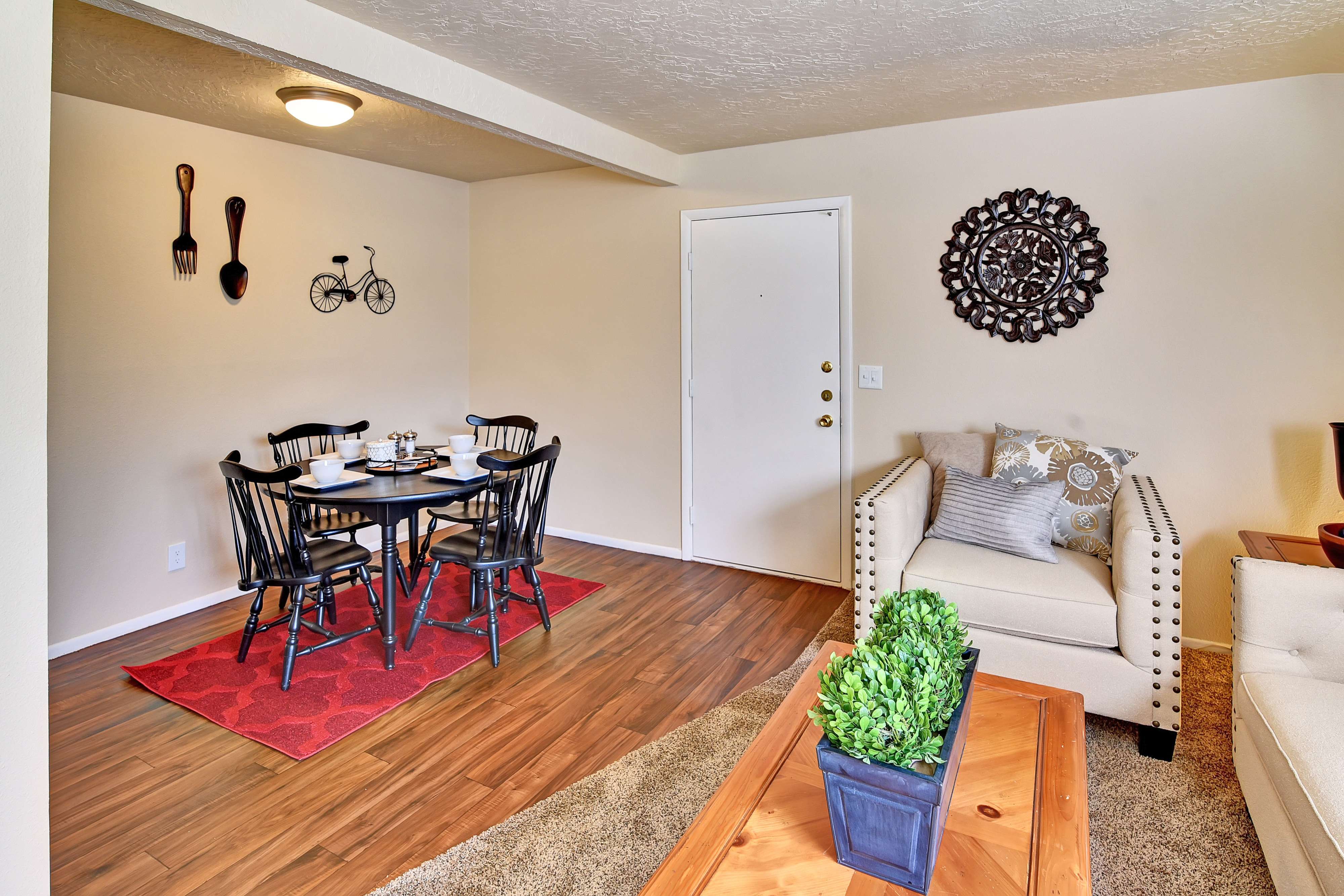 Cherry Creek Apartments Image 9