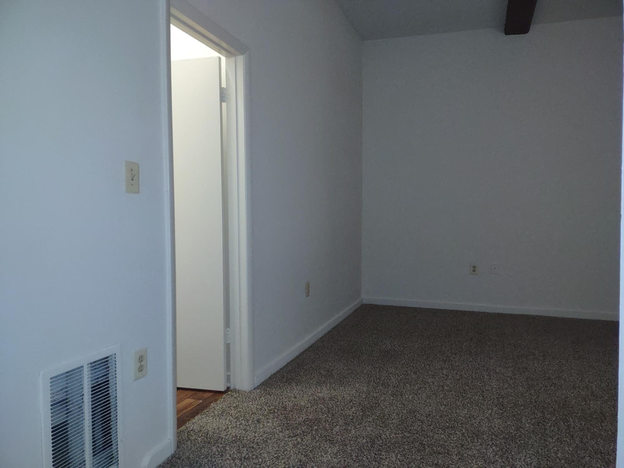 Marlboro Classic Apt & Redwood Square Image 49