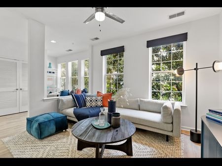 Belmont Station Apartments Image 9