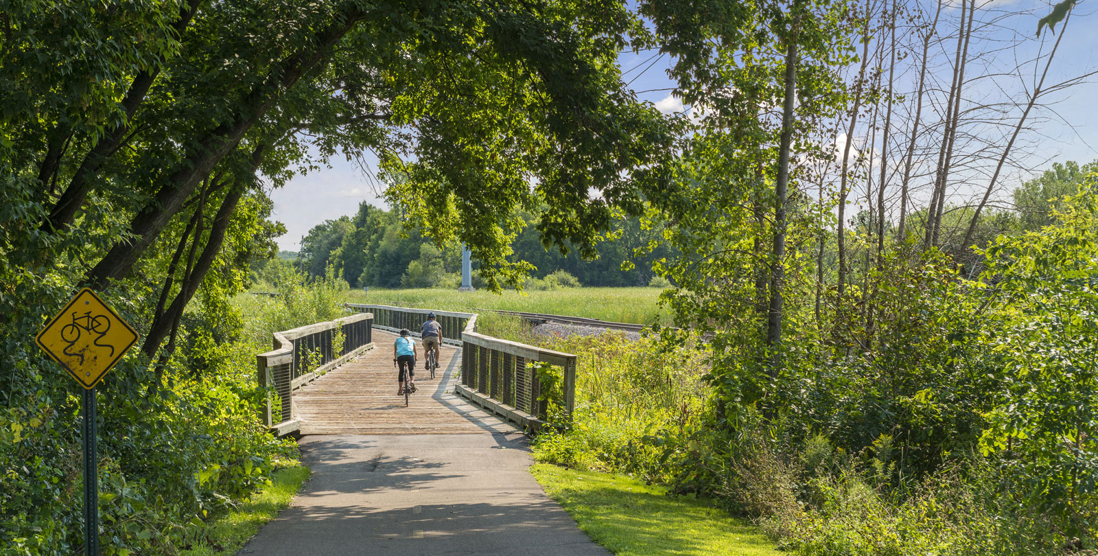 Medicine Lake Apartments Image 14