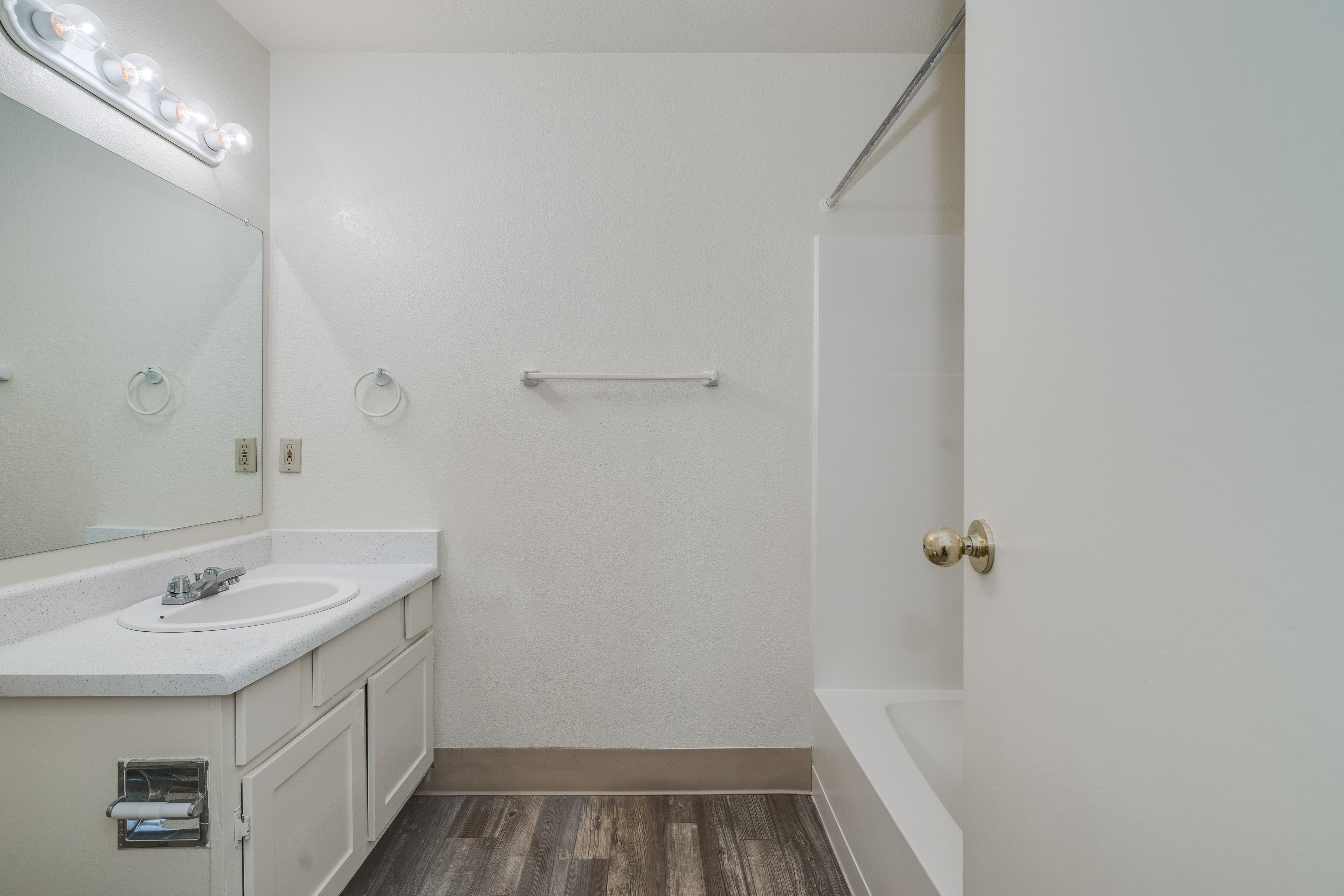 Villas at Vine Image 11