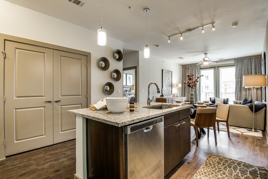  Henley at the Rim Image 4