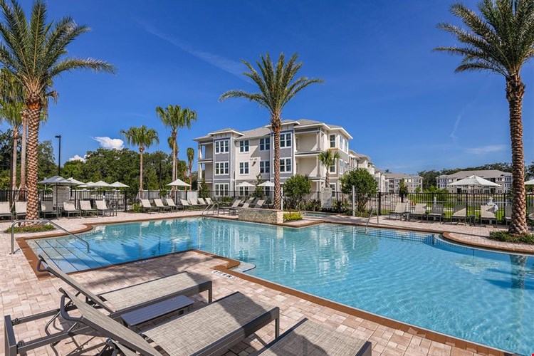 Lenox at Bloomingdale Image 9