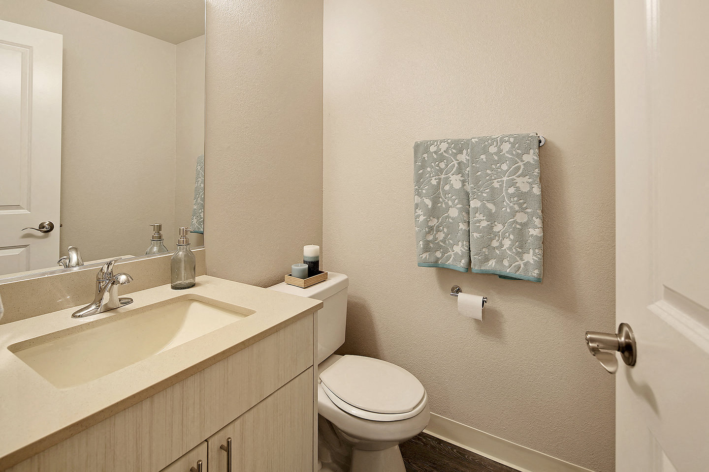 Starboard Apartments Image 8