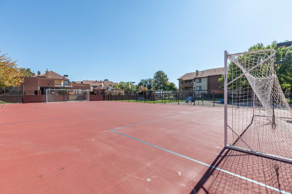 Shadowbrook Apartments Image 10