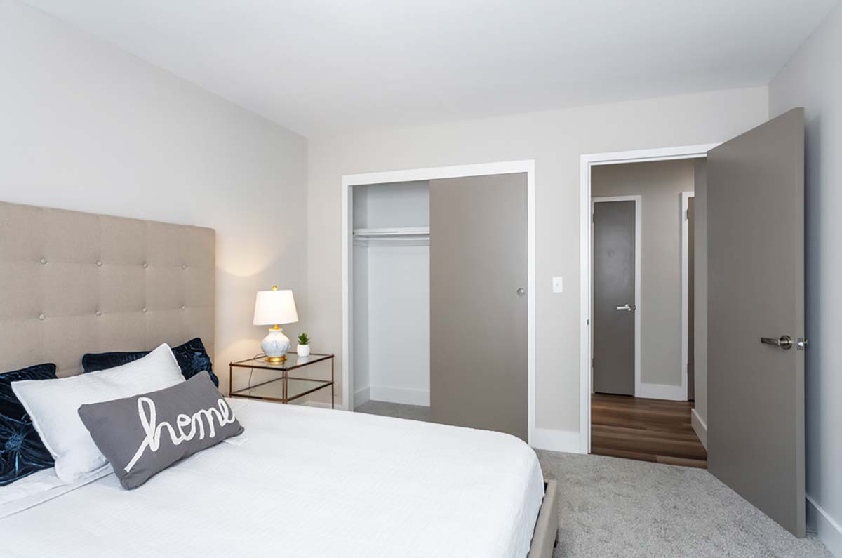 Waldorf Towers Apartments Image 8