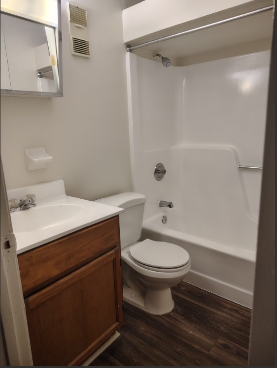 Marlboro Classic Apt & Redwood Square Image 118