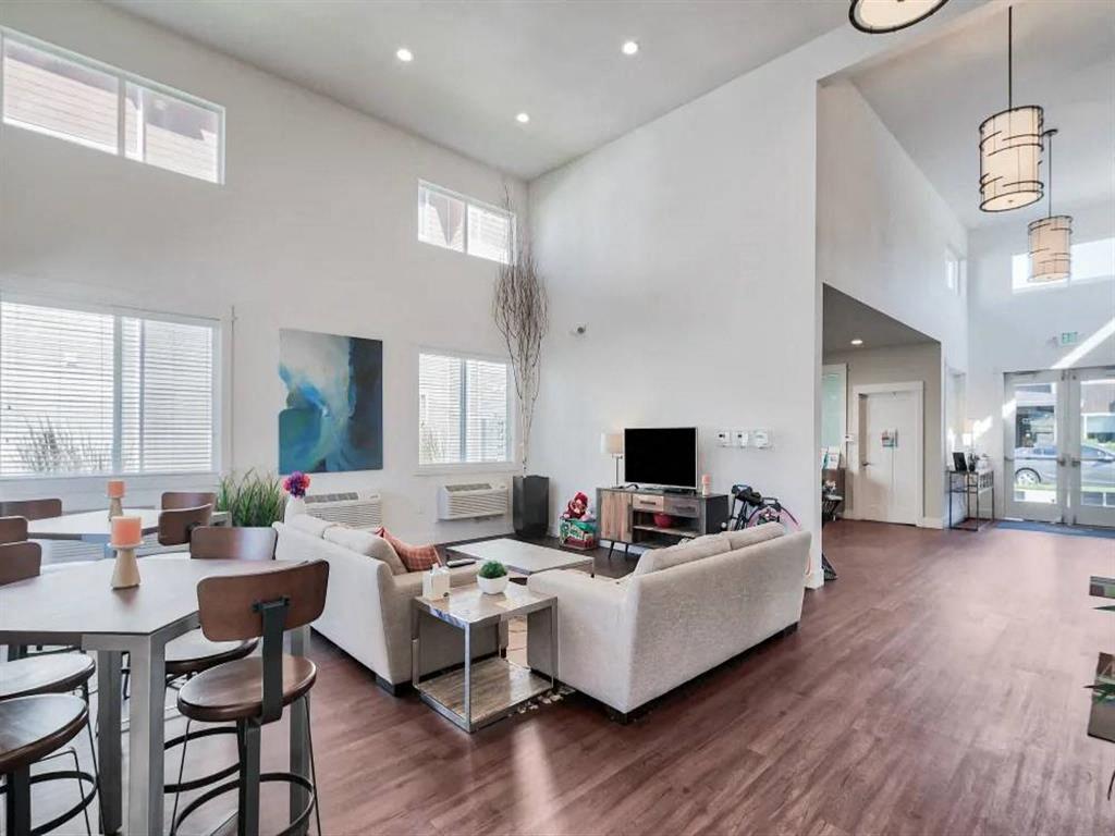 Ecco Apartments Image 22