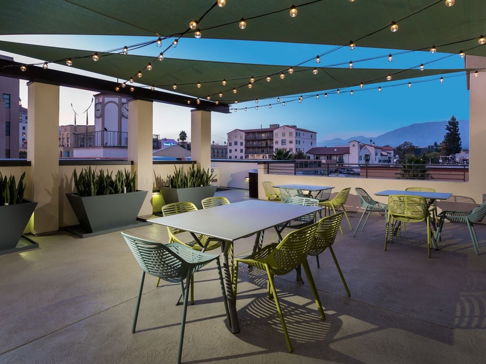 4th Floor Terrace with Barbecue Grills And Dining