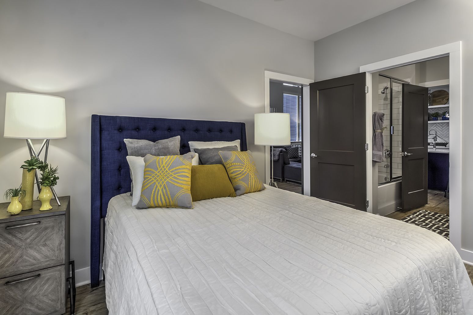 Midwood Station Image 12