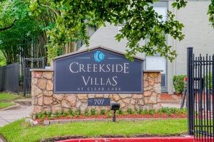 Creekside Villas at Clear Lake Image 2