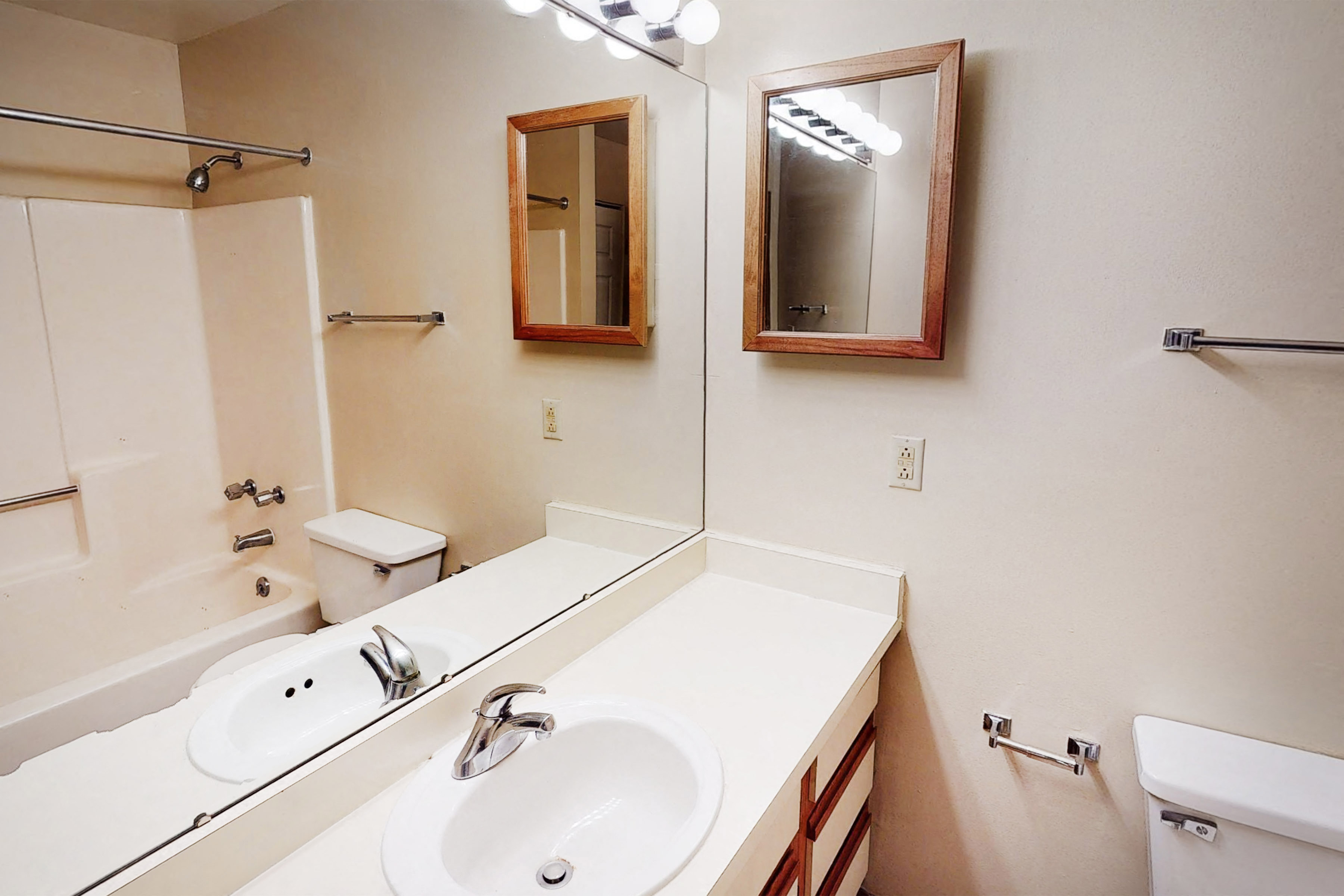 Woodhills Apartments Image 39