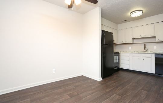 Four Seasons Apartments Image 5