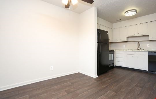 Four Seasons Apartments Image 5