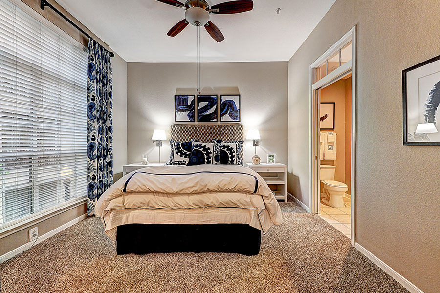 The Left Bank River Oaks Image 17