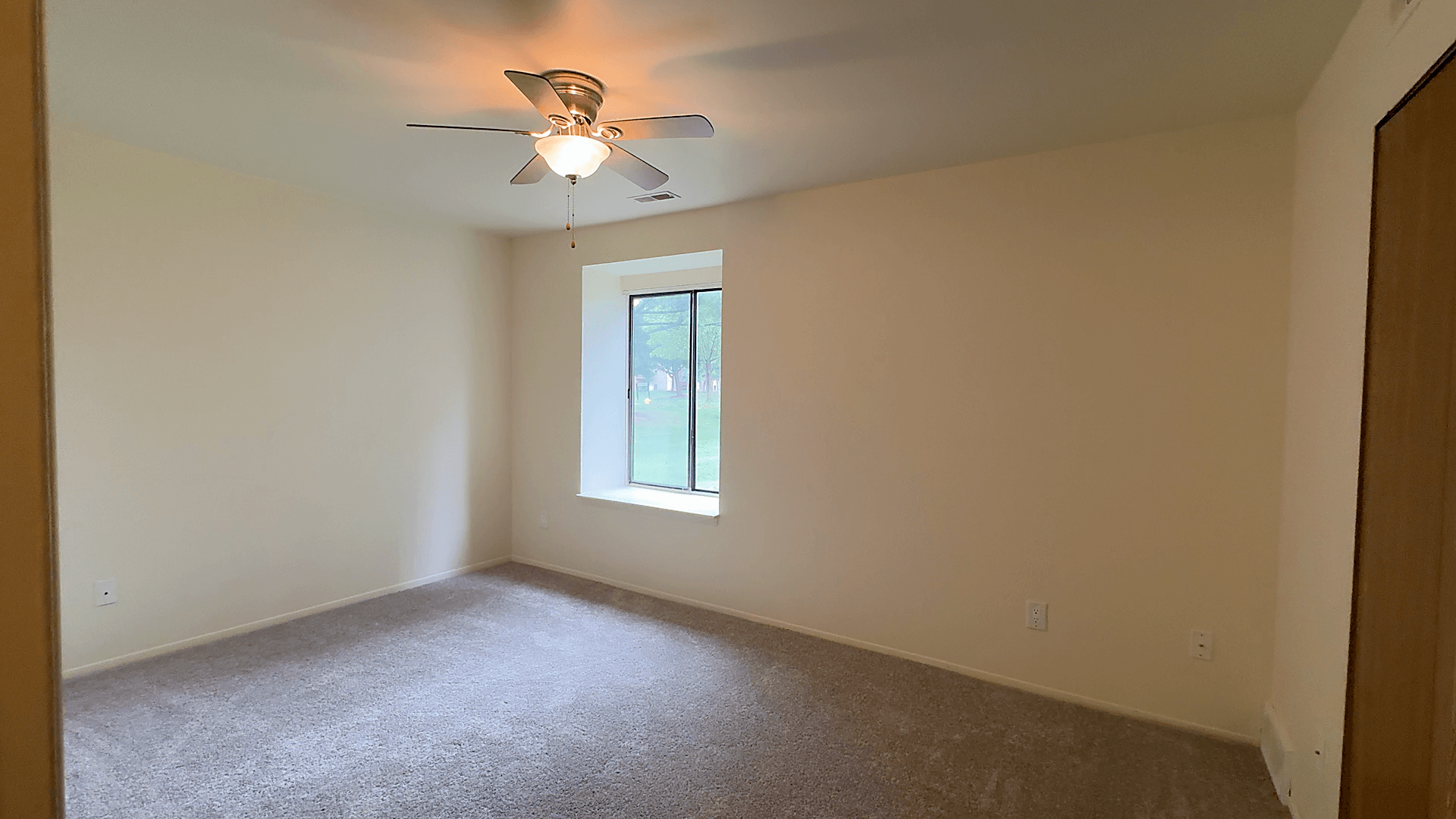 Lakeside Village Apartments Image 152
