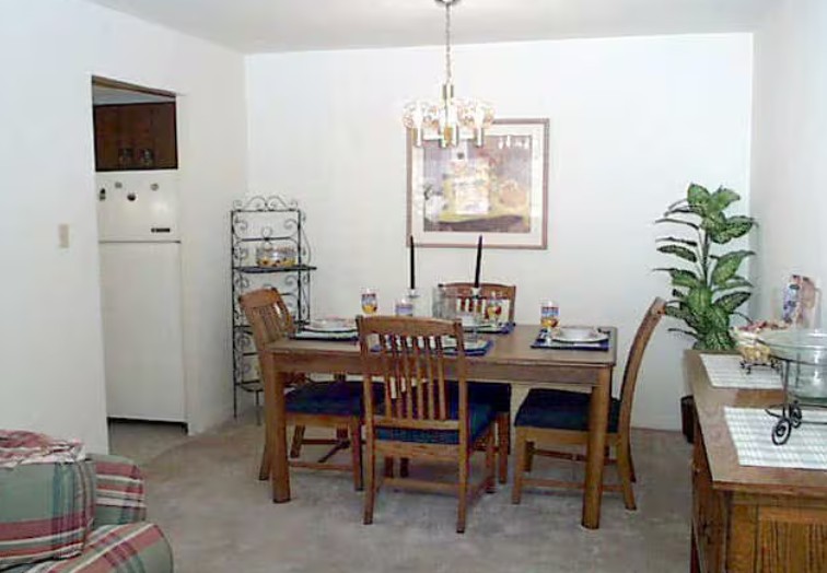 Kings Court Apartments Image 11