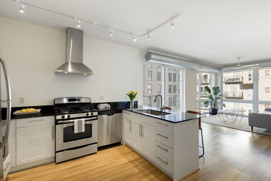 Nolo Living East (North Loop) Image 14