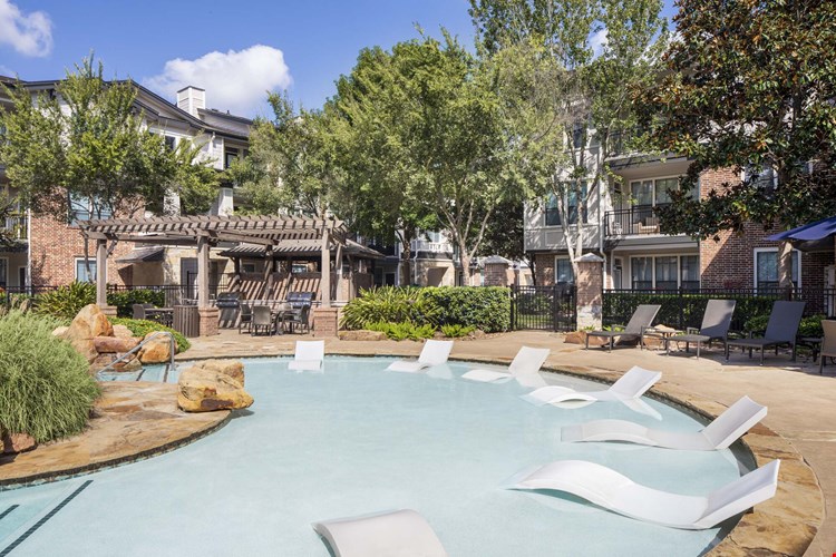 Camden Whispering Oaks Image 18