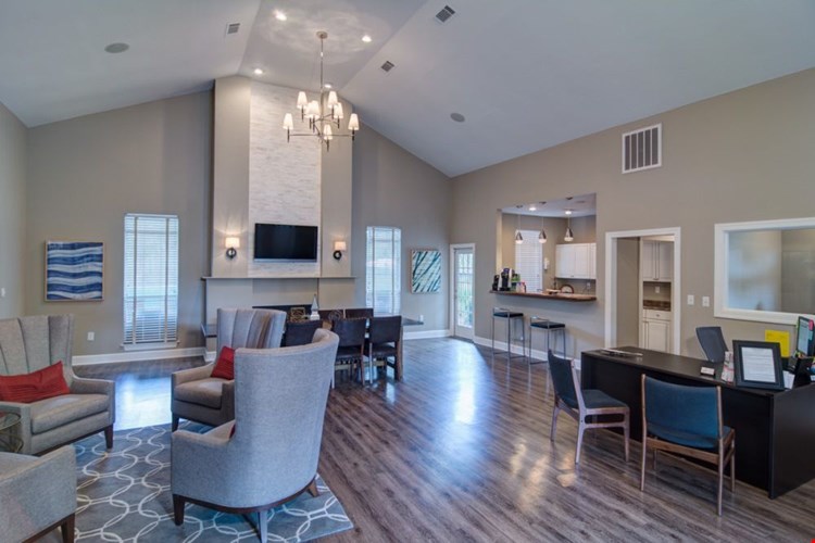 Huntington Chase Image 9