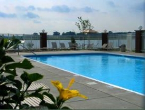 Lakeshore Apartments Image 3