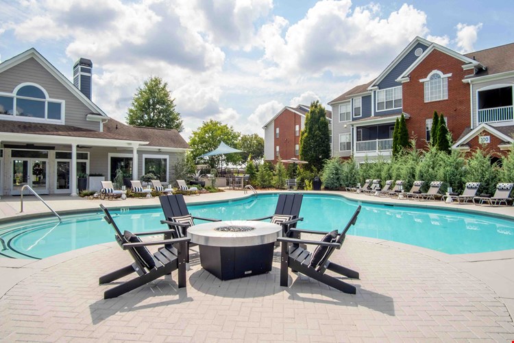 Experience the magic of cozy conversations and s'mores delights at our poolside fire pit lounge!