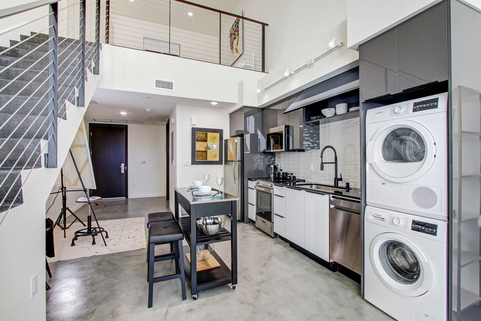 Studio Loft - Washer and Dryer in Unit