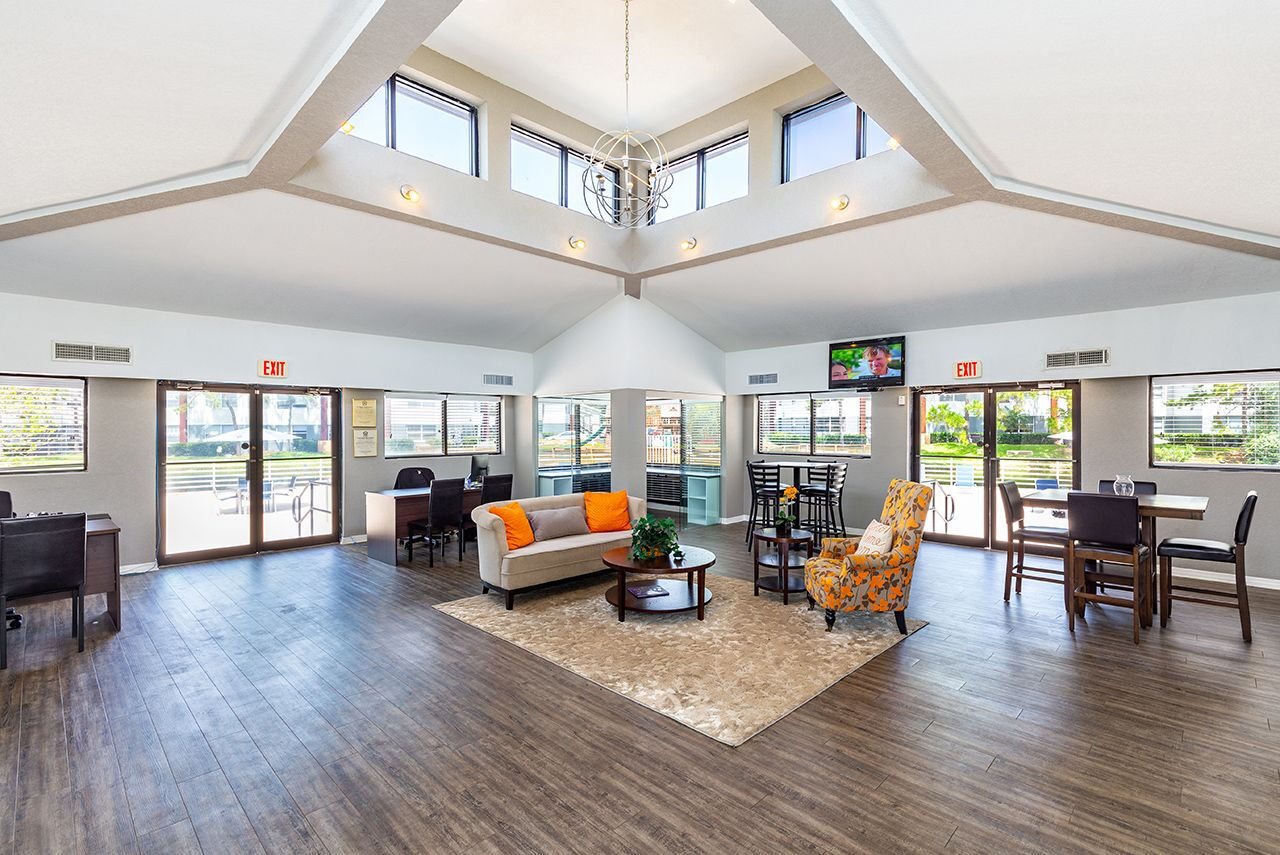 Palms at Sand Lake Image 4