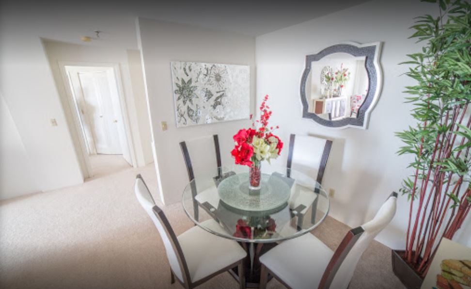 Water's Edge Towers Image 8