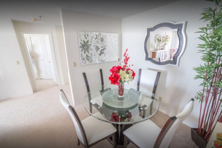 Water's Edge Towers Image 8